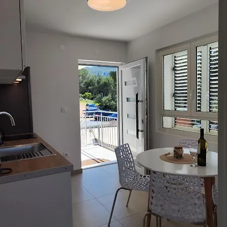 Blue Sea View Apartment